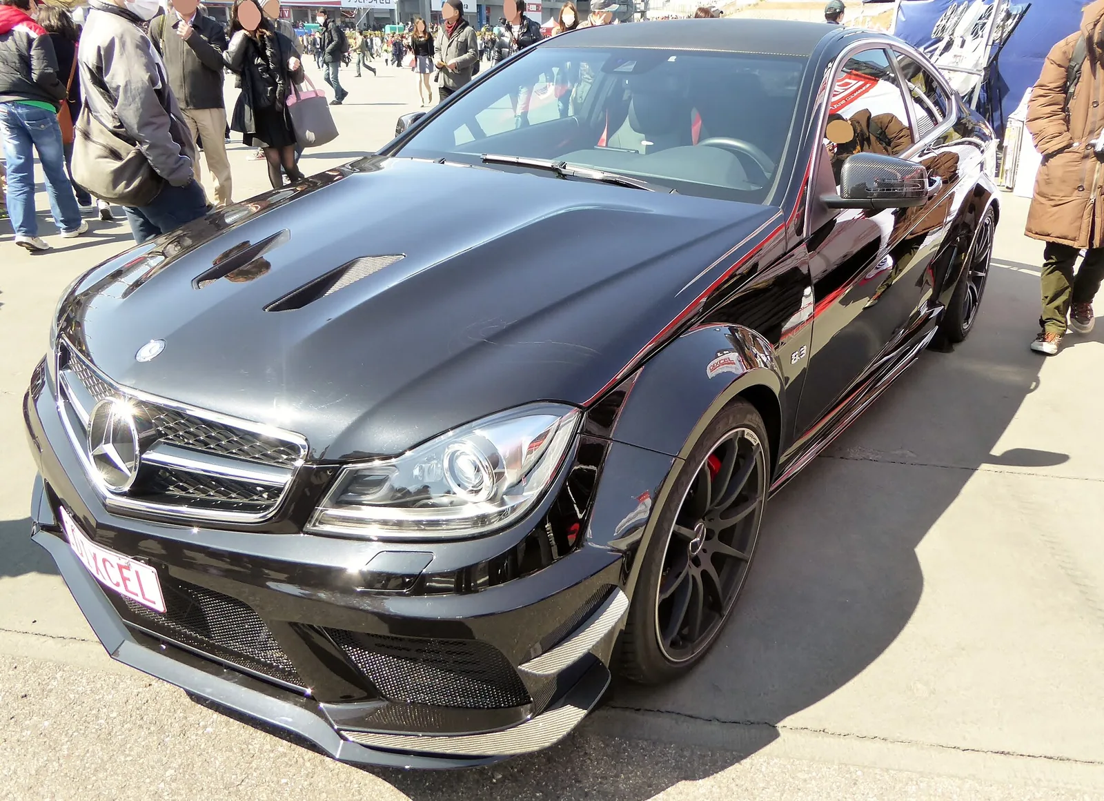 Mercedes-Benz C63 AMG Coupe Black Series, front three-quarter view
