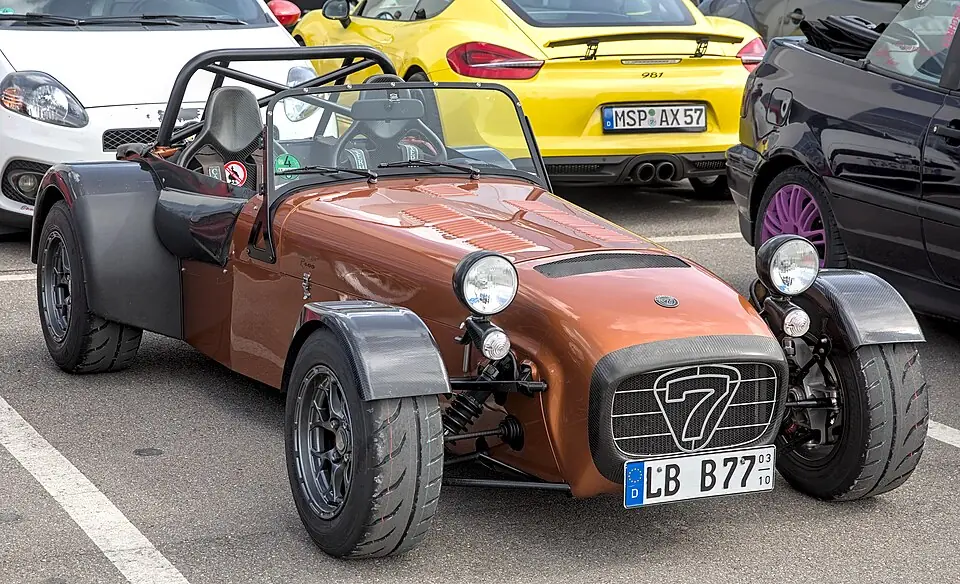 Caterham Seven Superlight R400, three-quarter front view
