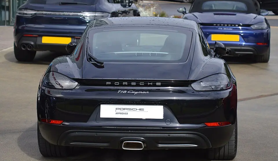 Porsche 718 Cayman, rear three-quarter view
