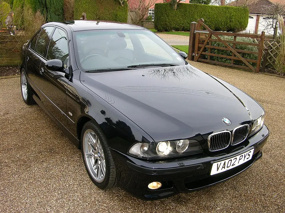 Silver BMW M5 E39, three-quarter front view