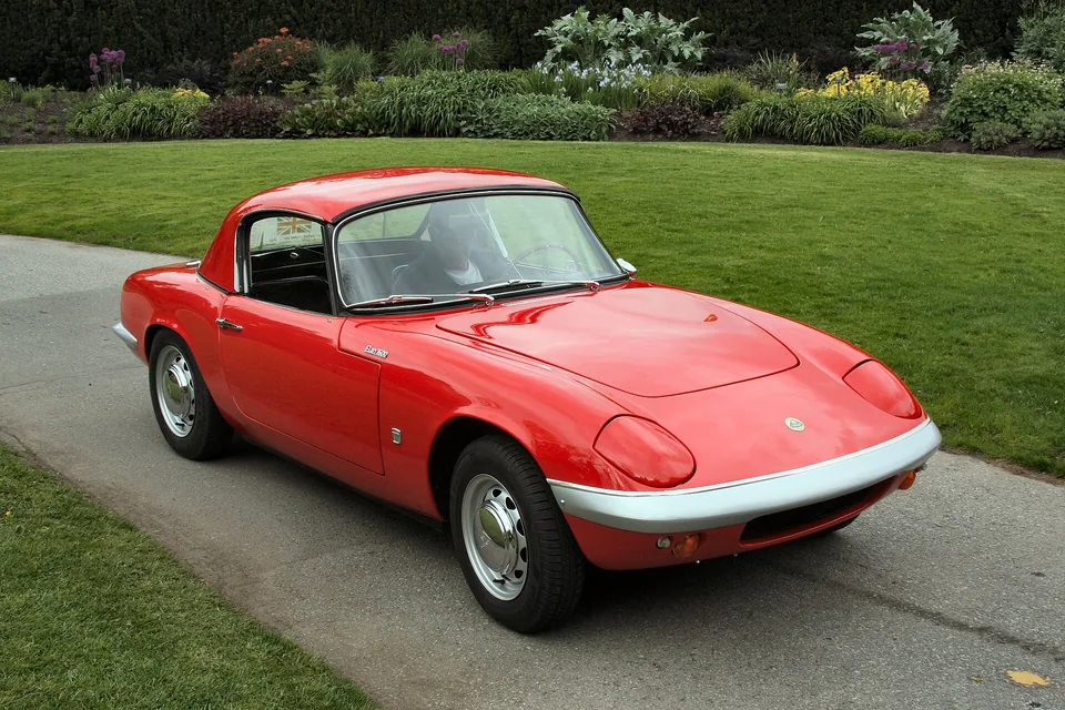 Red Lotus Elan S1 with hardtop fitted, three-quarter front view