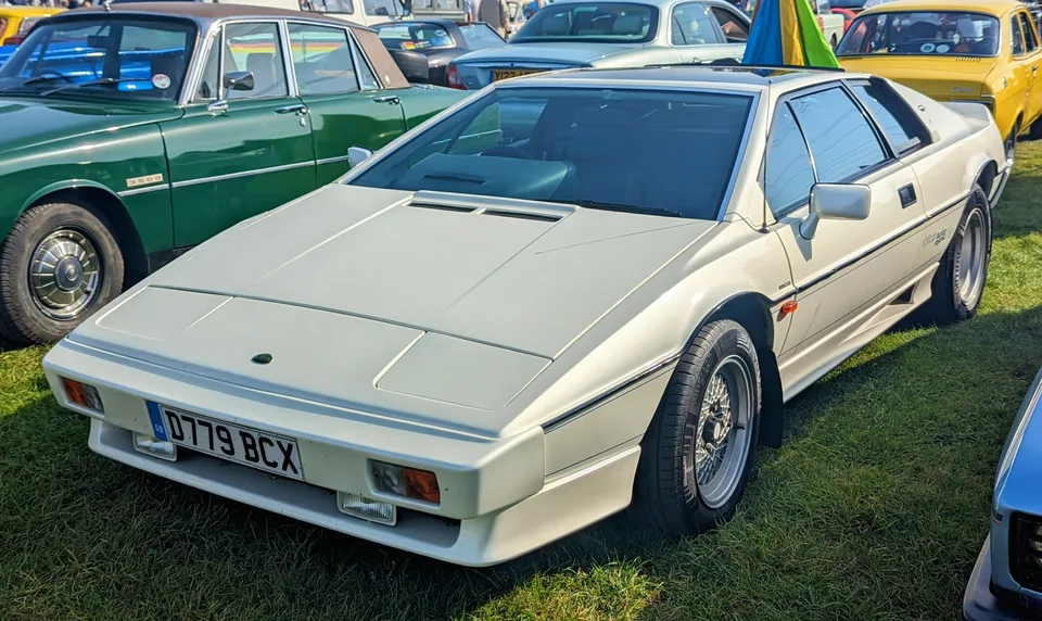 White Lotus Esprit Turbo, three-quarter front view