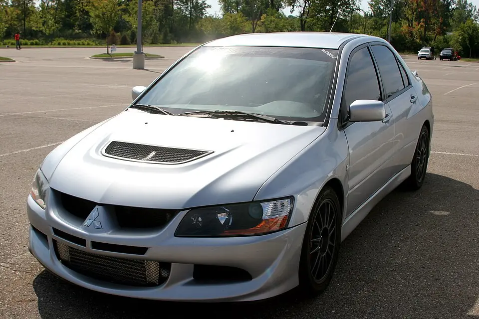 Silver Mitsubishi Lancer Evolution VIII, three-quarter front view