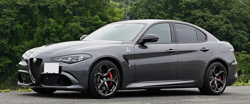 Green Alfa Romeo Giulia Quadrifoglio, side view
