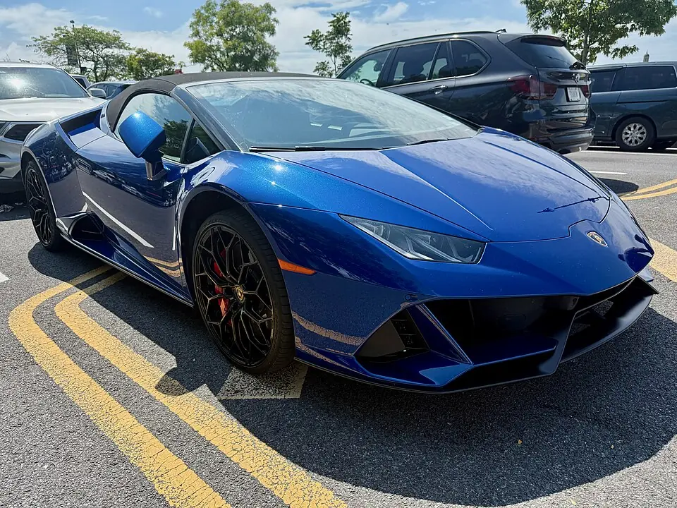 Blue Lamborghini Huracán Evo Spyder, three-quarter front view