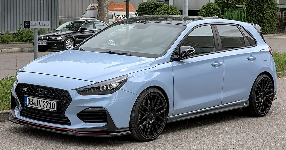 Blue Hyundai i30 N, three-quarter front view
