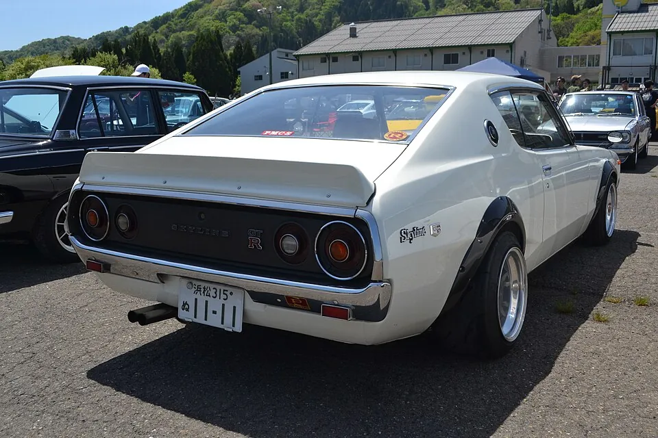 White Nissan Skyline GT-R Kenmeri (KPGC110), three-quarter front view