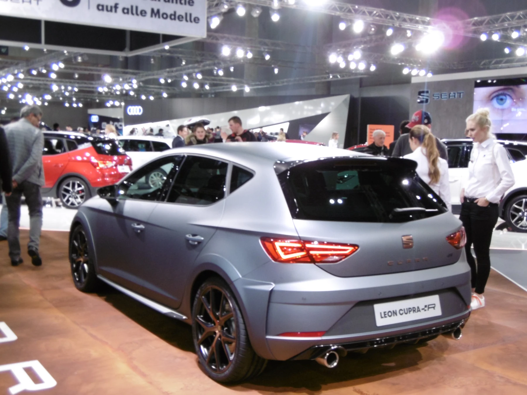 SEAT Leon Cupra R Mk1, three-quarter front view