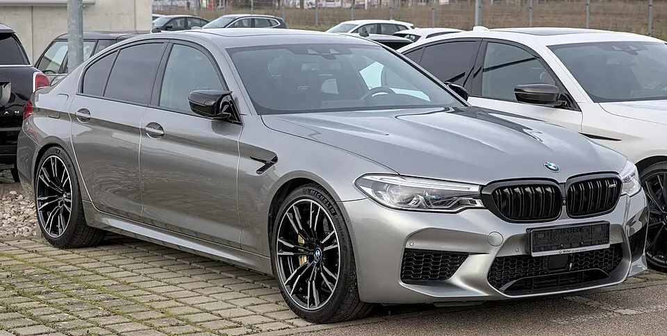Blue BMW M5 F90, three-quarter front view