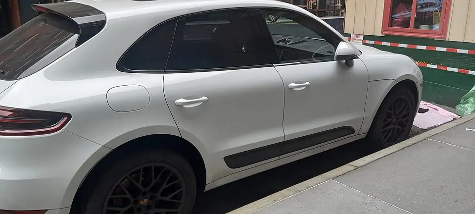 Porsche Macan GTS (95B), side view