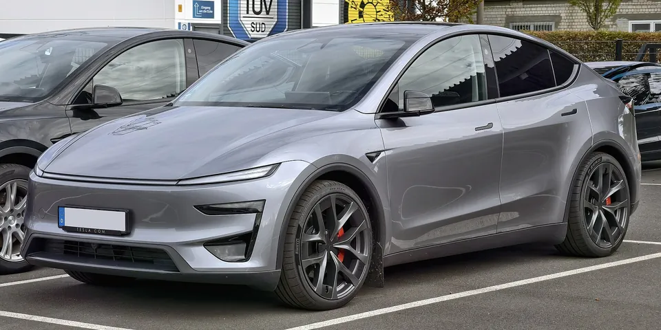 Silver Tesla Model Y Performance (Juniper facelift), front three-quarter view
