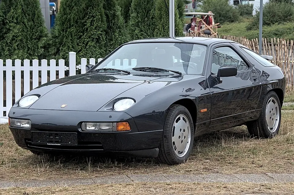 Silver Porsche 928, three-quarter front view