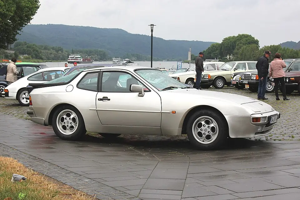 Red Porsche 944, three-quarter front view