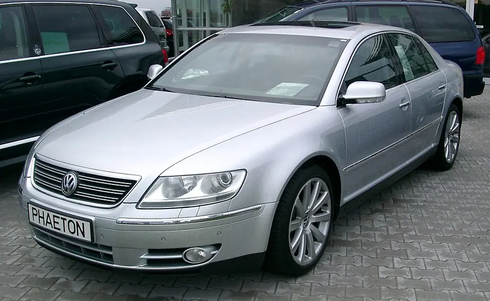 Silver Volkswagen Phaeton W12, three-quarter front view