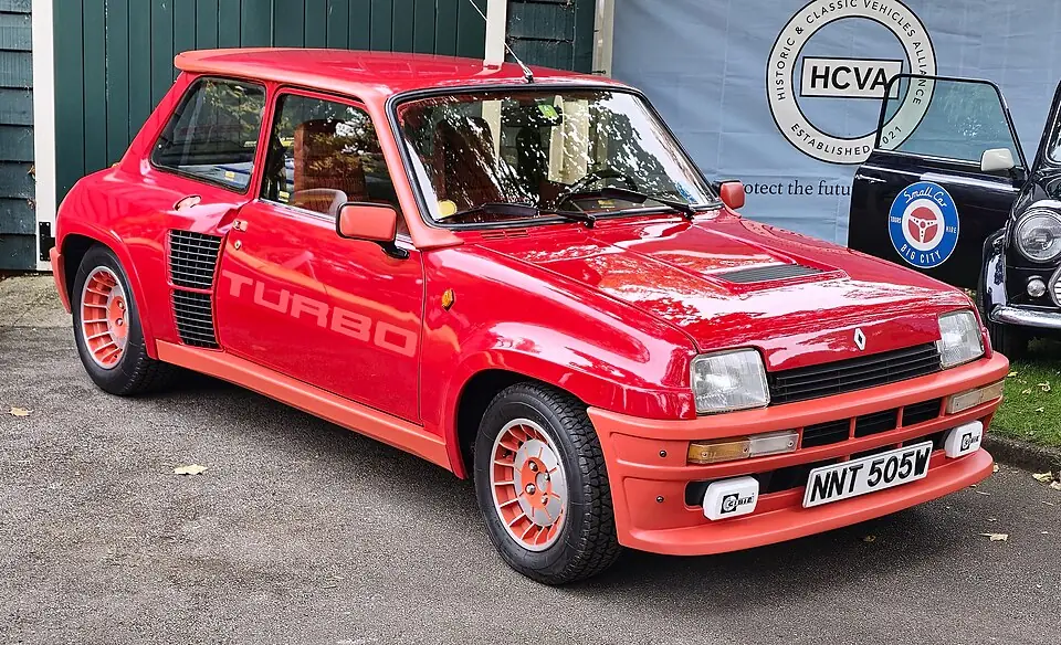 Red Renault 5 Turbo, three-quarter front view