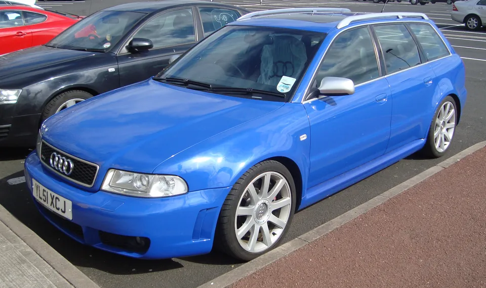 Nogaro Blue Audi RS4 Avant (B5), front three-quarter view