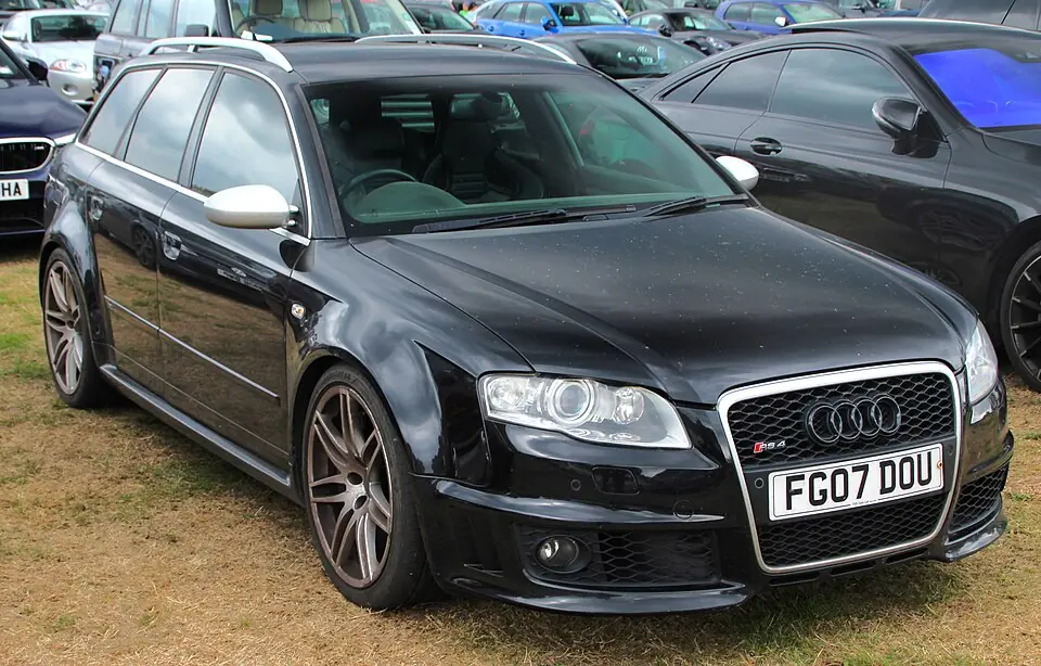 Black Audi RS4 Avant B7, three-quarter front view