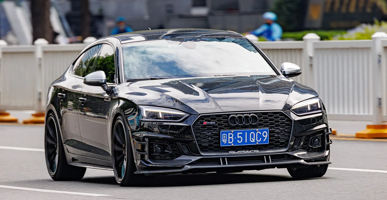 Audi RS5 Sportback, side front view