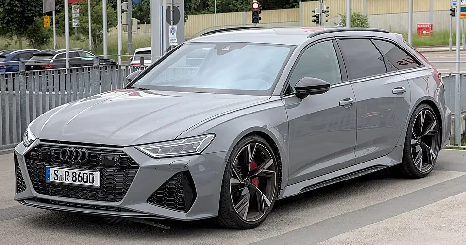 Grey Audi RS6 Avant C8, three-quarter front view