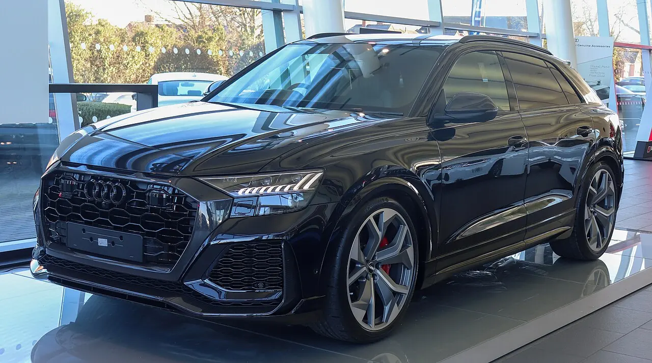 Audi RS Q8, three-quarter front view
