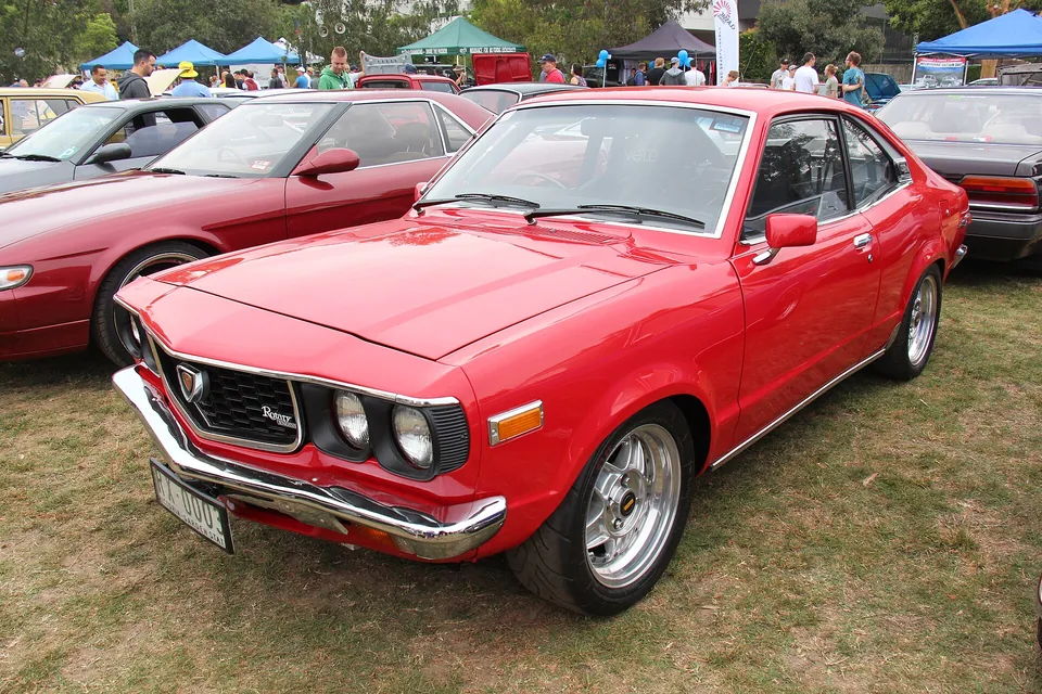 Red Mazda RX-3 Series II coupé, three-quarter front view