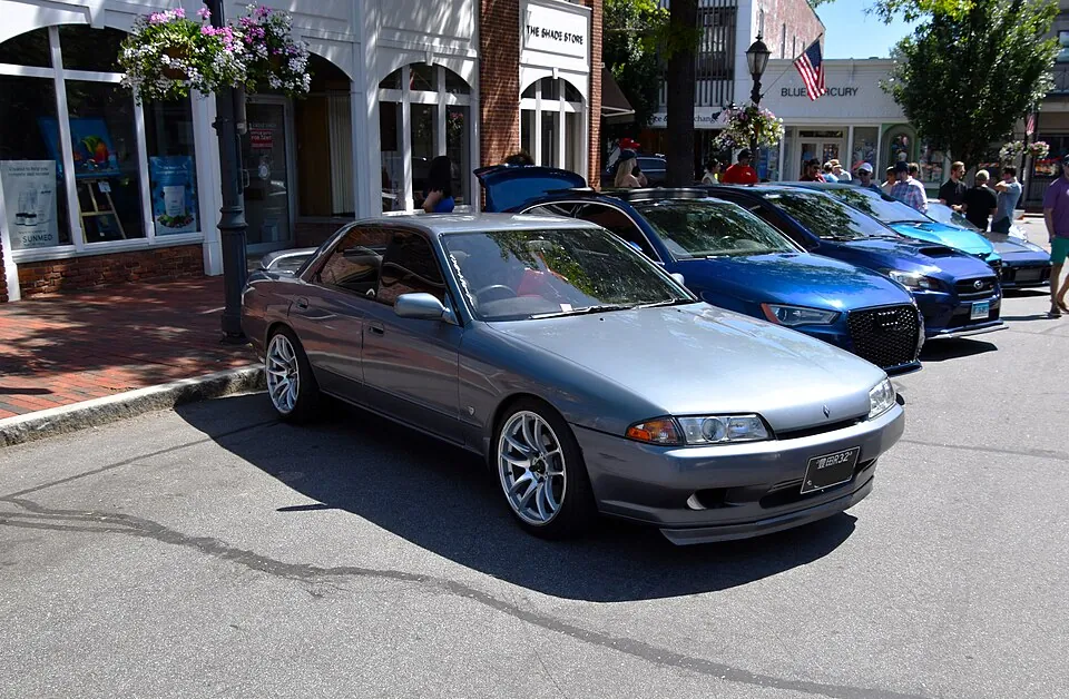 Silver Nissan Skyline GTS-t Type M (R32) saloon, front three-quarter view at a car show