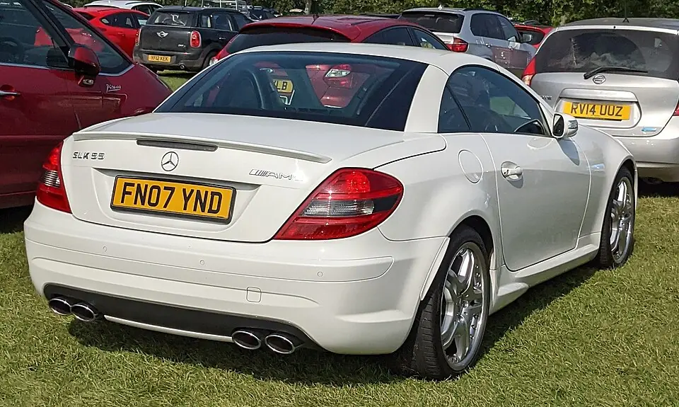 White Mercedes-Benz SLK55 AMG (R171), three-quarter rear view