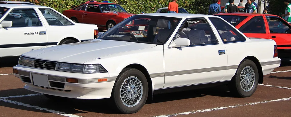 White Toyota Soarer 2.0GT Twin Turbo (GZ20), three-quarter front view