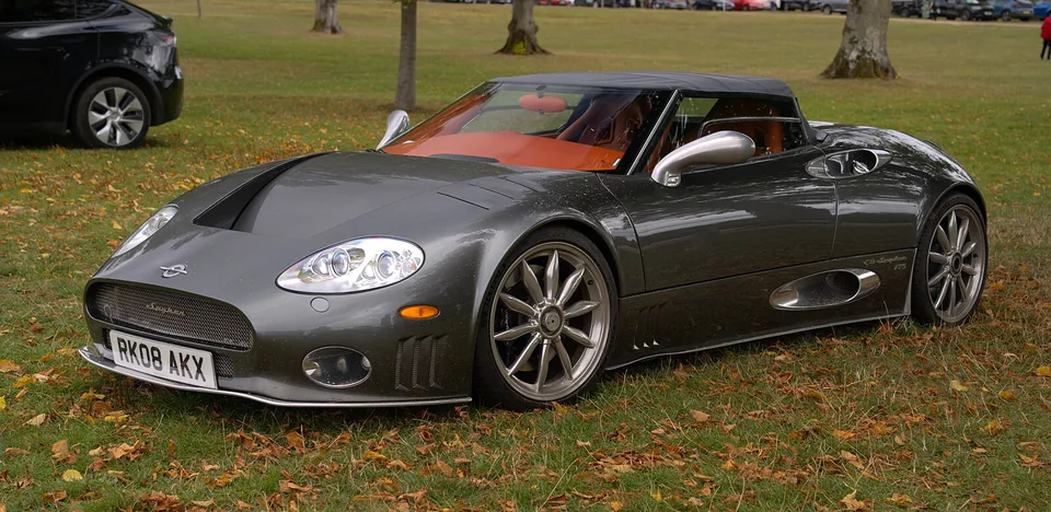Grey Spyker C8 Spyder, three-quarter front view