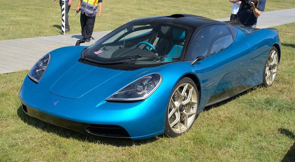 Blue Gordon Murray T.50, three-quarter front view