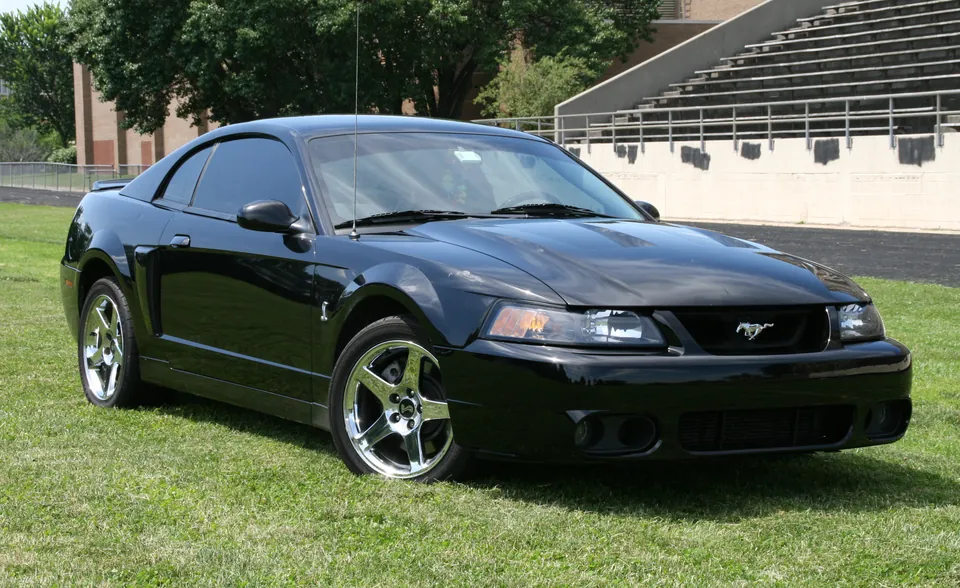 Black Ford Mustang SVT Cobra coupé, front three-quarter view