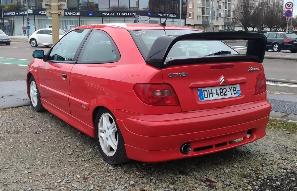 Red Citroën Xsara VTS Sport parked at a French roadside, rear three-quarter view
